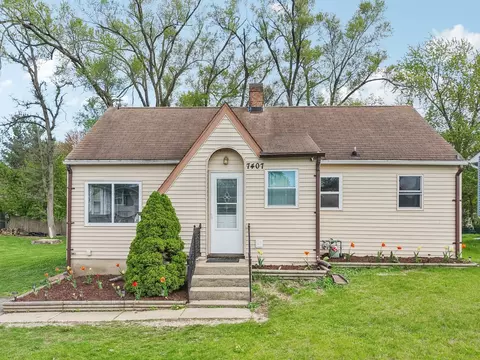 7407 Seminole Dr, Wonder Lake, IL 60097