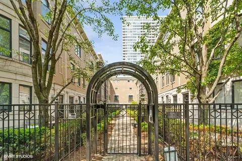 1734 S Indiana Ave, Chicago, IL 60616