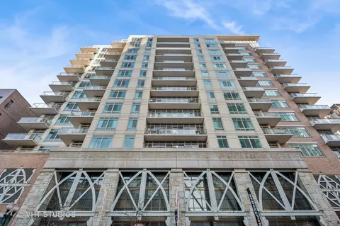 230 W Division St #608, Chicago, IL 60610