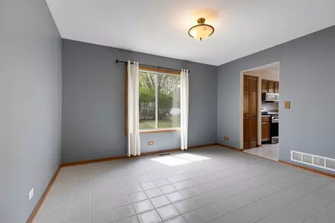 Living - 64 Ivanhoe Ln, Cary, IL 60013 photo 3 of 5