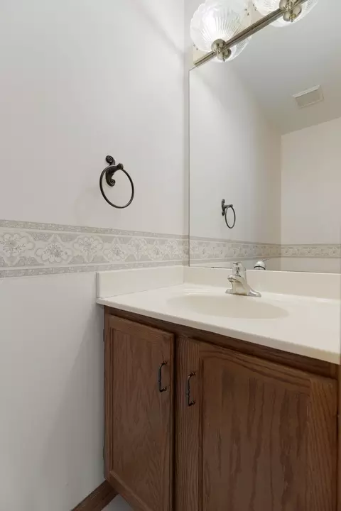 Bath - 64 Ivanhoe Ln, Cary, IL 60013 photo 4 of 4