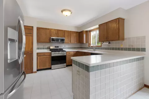 Kitchen - 64 Ivanhoe Ln, Cary, IL 60013 photo 1 of 3