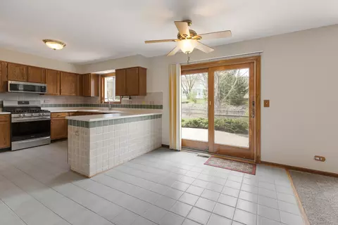 Kitchen - 64 Ivanhoe Ln, Cary, IL 60013 photo 2 of 3