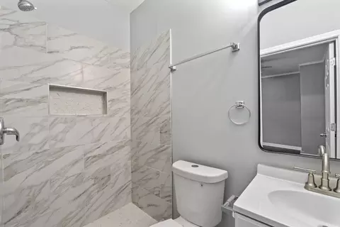 Bath - 11419 S Lowe Ave, Chicago, IL 60628 photo 2 of 3