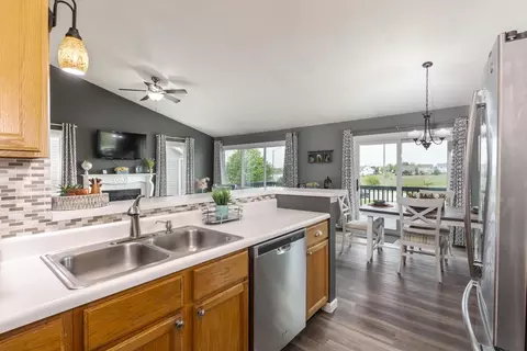 Kitchen - 52 Parkshores Ct, Bloomington, IL 61701 photo 5 of 5