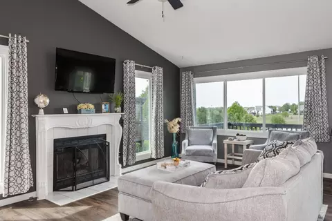 Living - 52 Parkshores Ct, Bloomington, IL 61701 photo 1 of 4