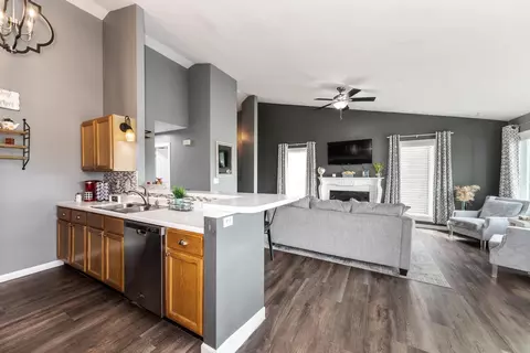 Kitchen - 52 Parkshores Ct, Bloomington, IL 61701 photo 3 of 5