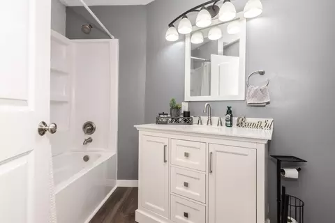 Bath - 52 Parkshores Ct, Bloomington, IL 61701 photo 1 of 3