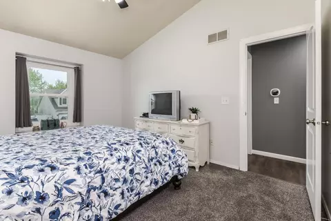 Bedroom - 52 Parkshores Ct, Bloomington, IL 61701 photo 2 of 6