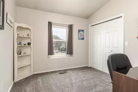 Bedroom - 52 Parkshores Ct, Bloomington, IL 61701 photo 4 of 6