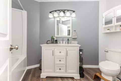 Bath - 52 Parkshores Ct, Bloomington, IL 61701 photo 2 of 3