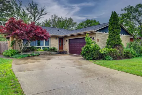 18 Scotdale Rd, La Grange Park, IL 60526