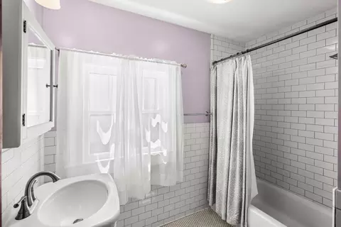 Bath - 1302 Hillcrest St, Normal, IL 61761 photo 2 of 3