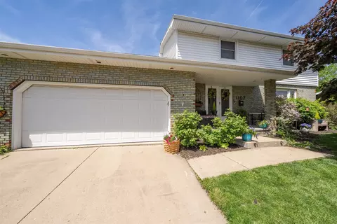 1107 N Bailey Dr, Pontiac, IL 61764