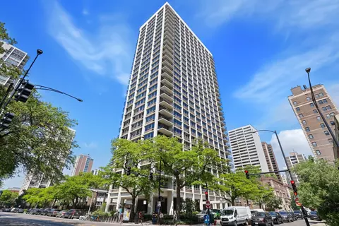88 W Schiller St #1808L, Chicago, IL 60610