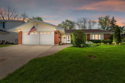 1355 Mayfield Ln, Hoffman Estates, IL 60169