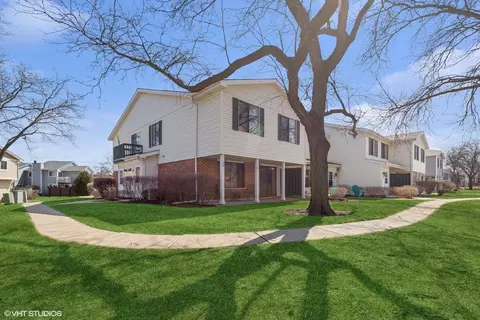 302 Taylor Ct, Vernon Hills, IL 60061