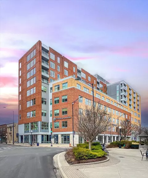 301 N Neil St #613, Champaign, IL 61820