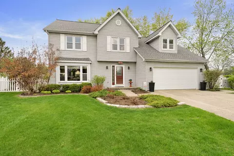 1065 Cedar Creek Dr, Lake Zurich, IL 60047