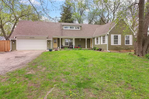 23 W536 St Charles Rd, Carol Stream, IL 60188