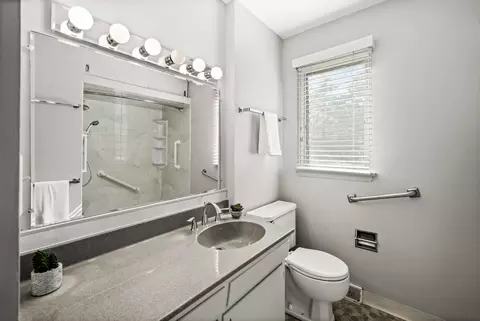 Bath - 319 Margaret Ave, Normal, IL 61761 photo 2 of 3