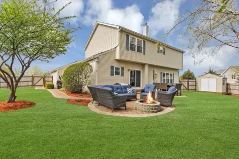 Exterior - 3 Regal Ct, Algonquin, IL 60102 photo 6 of 9