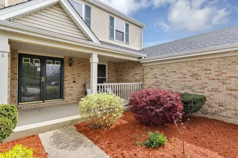 Exterior - 3 Regal Ct, Algonquin, IL 60102 photo 5 of 9