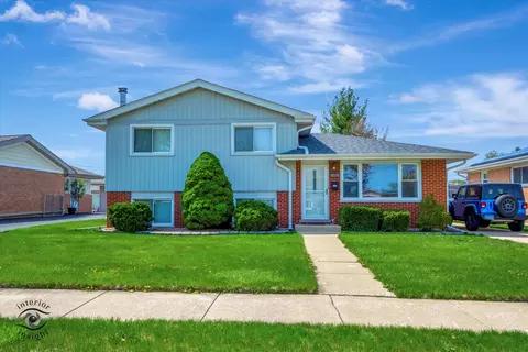 10536 Sycamore Dr, Chicago Ridge, IL 60415