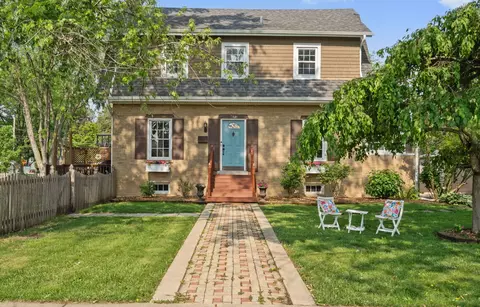 542 S Michigan Ave, Villa Park, IL 60181
