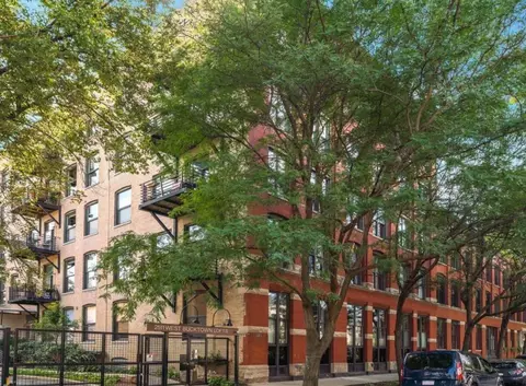 2511 W Moffat St #110, Chicago, IL 60647