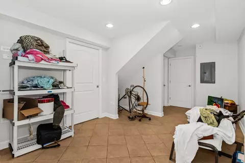 2710 N Artesian Ave, Chicago, IL 60647 photo 13
