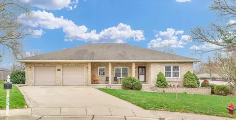 206 Evergreen Ct, Mahomet, IL 61853