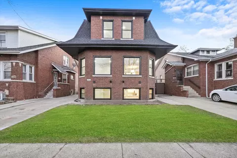 4825 W Oakdale Ave, Chicago, IL 60641