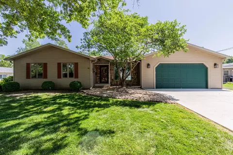 11 N Beech St, Princeton, IL 61356