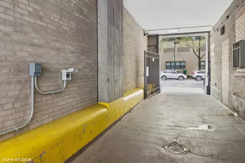 Exterior - 222 E Chestnut St #7B, Chicago, IL 60611 photo 2 of 2