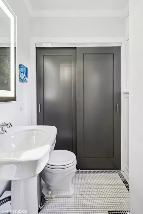 Bath - 222 E Chestnut St #7B, Chicago, IL 60611 photo 4 of 4
