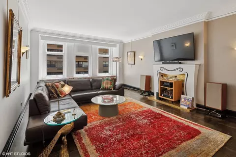 Living - 222 E Chestnut St #7B, Chicago, IL 60611 photo 1 of 4