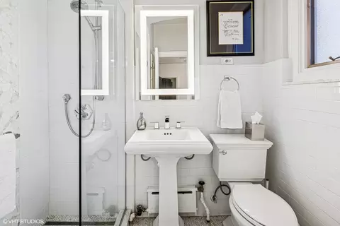 Bath - 222 E Chestnut St #7B, Chicago, IL 60611 photo 3 of 4
