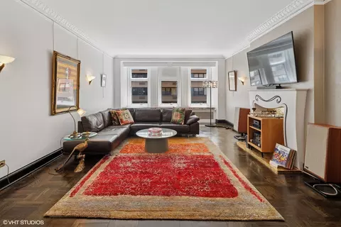 Living - 222 E Chestnut St #7B, Chicago, IL 60611 photo 2 of 4