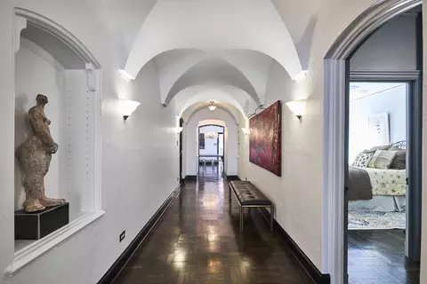 Entry Way - 222 E Chestnut St #7B, Chicago, IL 60611 photo 3 of 6