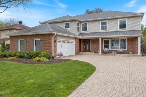6444 Coach House Rd, Lisle, IL 60532