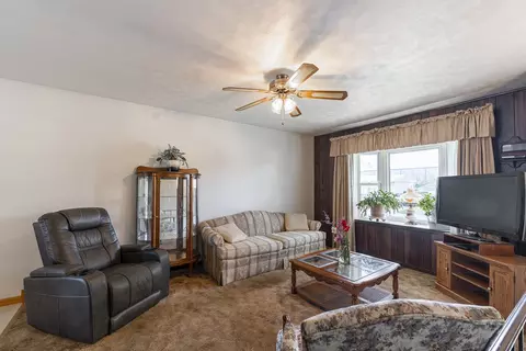 Living - 738 Tinley Dr, Aurora, IL 60506 photo 3 of 4