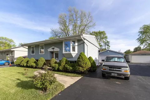 Exterior - 738 Tinley Dr, Aurora, IL 60506 photo 3 of 6