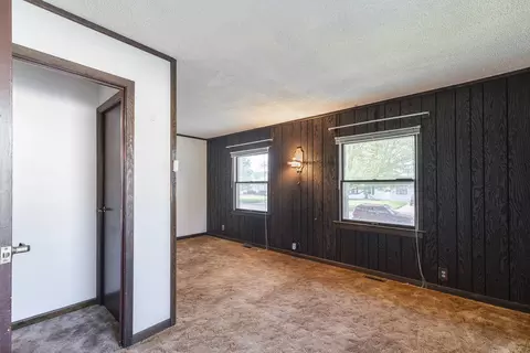 Living - 738 Tinley Dr, Aurora, IL 60506 photo 4 of 4