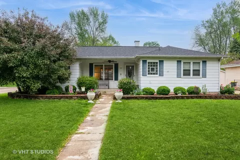 224 Howard Ave, East Dundee, IL 60118