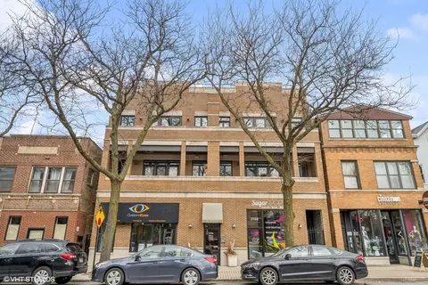 2108 W Roscoe St #1, Chicago, IL 60618