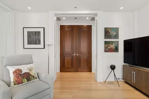 Entry Way - 159 E Walton Pl #7F, Chicago, IL 60611 photo 2 of 3