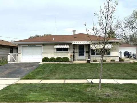 700 Lake Manor Dr, Addison, IL 60101