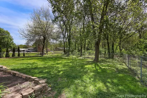 Exterior - 305 Pokagon Dr, Algonquin, IL 60102 photo 4 of 7