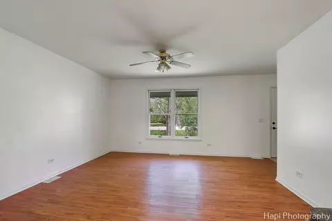 Living - 305 Pokagon Dr, Algonquin, IL 60102 photo 2 of 3